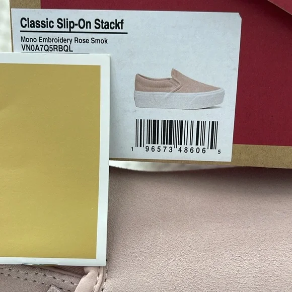 Vans WMNS Platform Sneakers Classic Slip-On Stackform
Mono Embroidery Rose Smoke - Picture 16 of 16